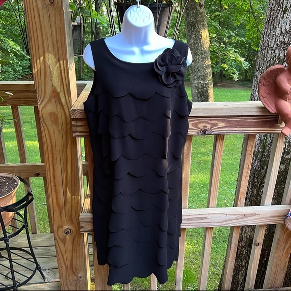 Julia Jordan Black Dress, Size 14, Waterfall, Excellent Condition - Picture 6 of 11